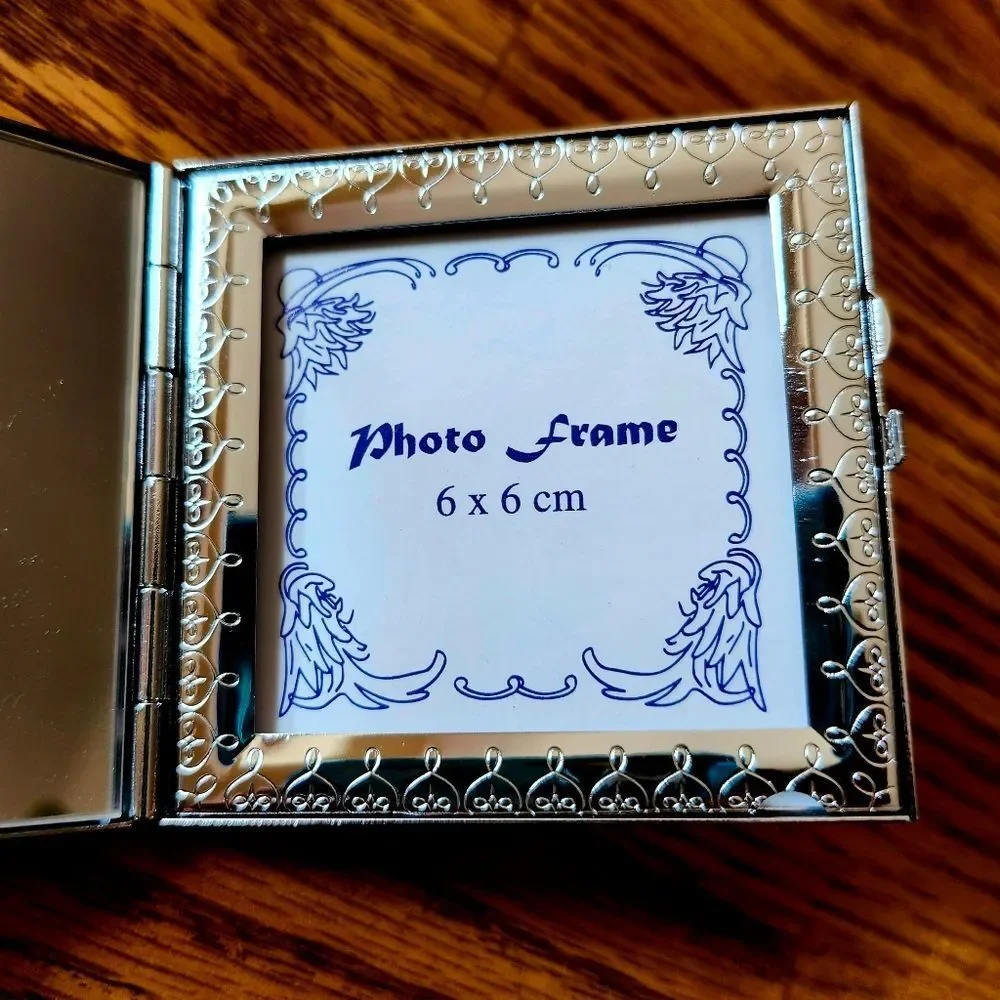 ❌️SOLD❌️BRIGHTON Silver, Leather, And Crystal Photo Frame Compact - Picture 3 of 9